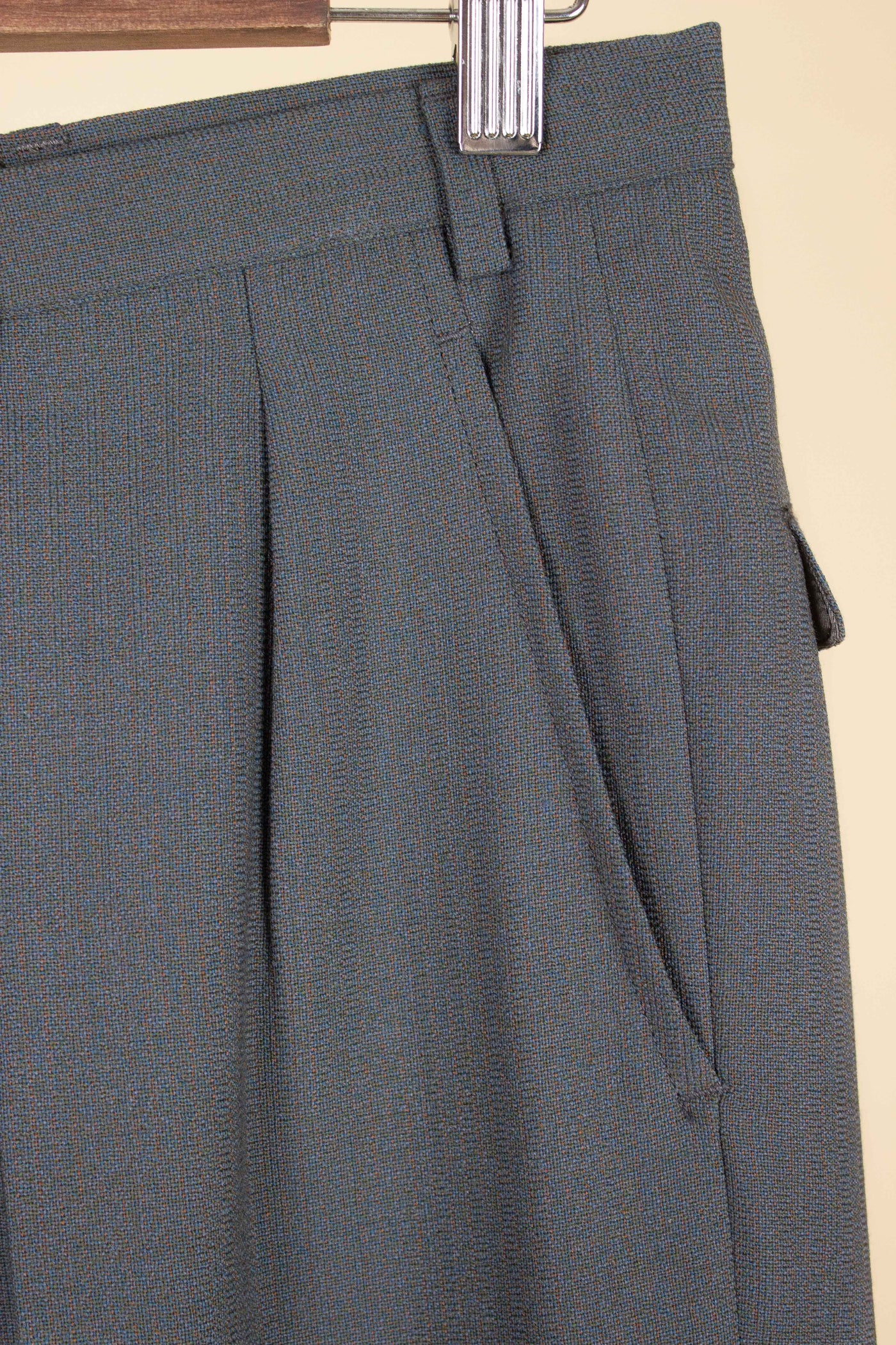 SWEDISH 1950S GREY TWO PIECE SINGLE BREASTED DEADSTOCK SUIT BY SIR. SIZE CA EU 48-50
