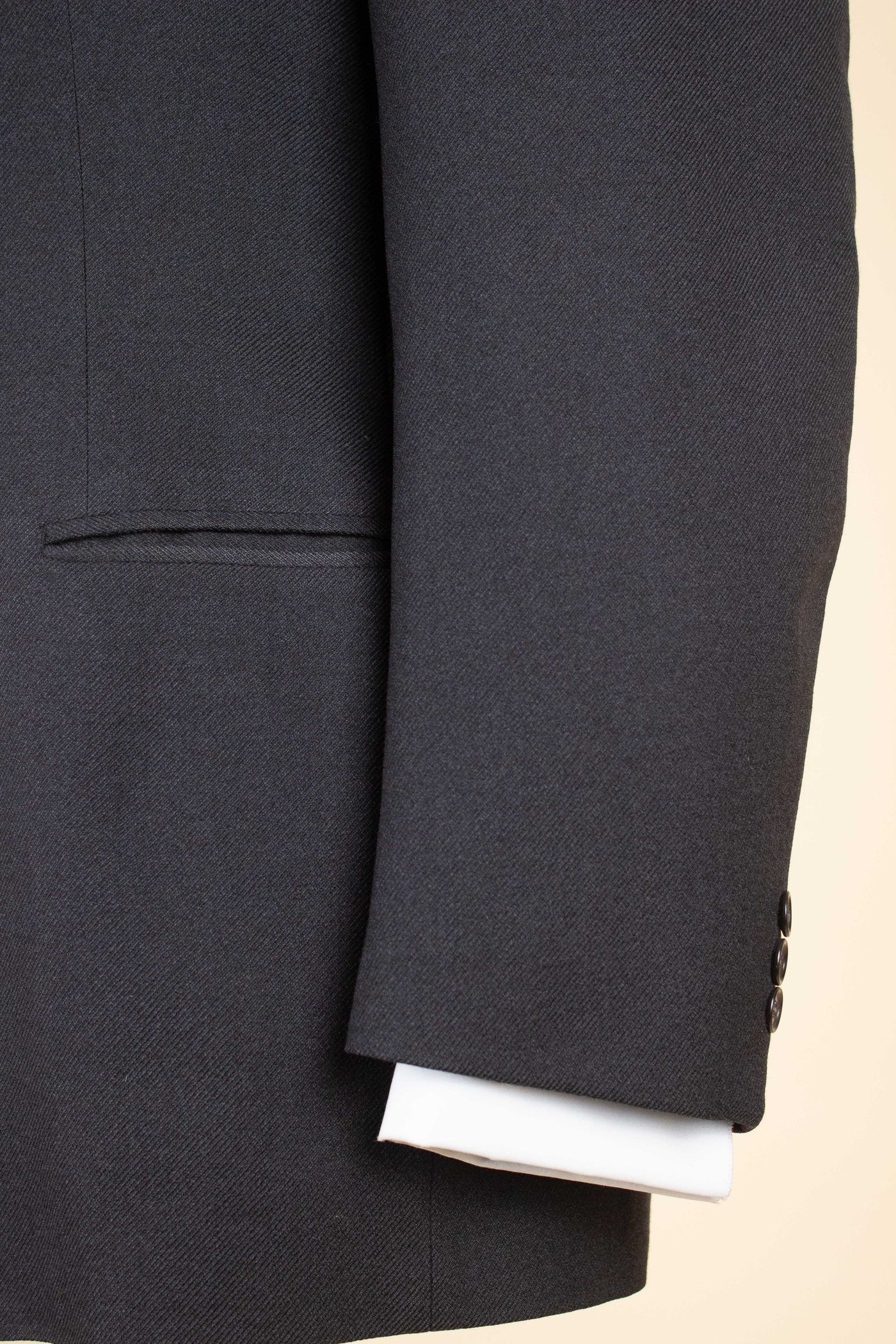 SWEDISH 1940S/1950S DARK GREY TWO PIECE SINGLE BREASTED SUIT BY KABOM. SIZE CA EU 50