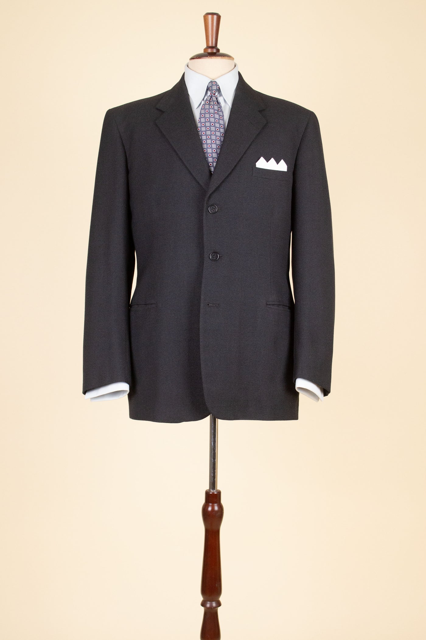 SWEDISH 1940S/1950S DARK GREY TWO PIECE SINGLE BREASTED SUIT BY KABOM. SIZE CA EU 50