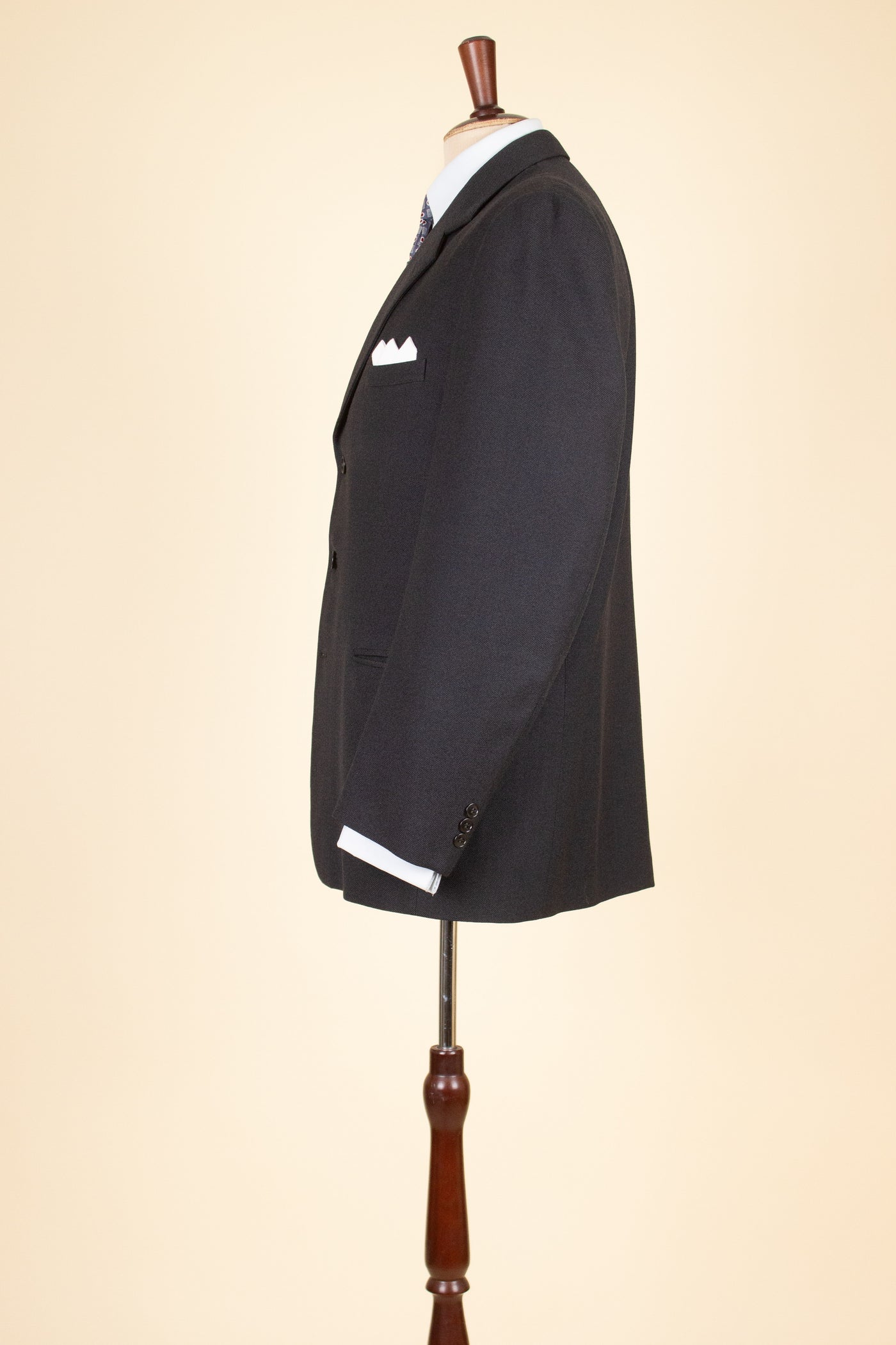 SWEDISH 1940S/1950S DARK GREY TWO PIECE SINGLE BREASTED SUIT BY KABOM. SIZE CA EU 50