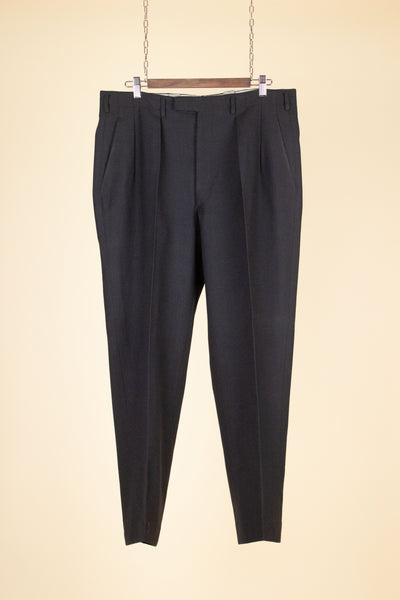 SWEDISH 1940S/1950S DARK GREY TWO PIECE SINGLE BREASTED SUIT BY KABOM. SIZE CA EU 50