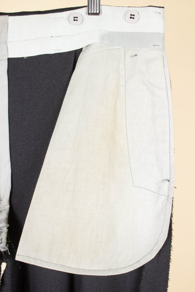 SWEDISH 1940S/1950S DARK GREY TWO PIECE SINGLE BREASTED SUIT BY KABOM. SIZE CA EU 50