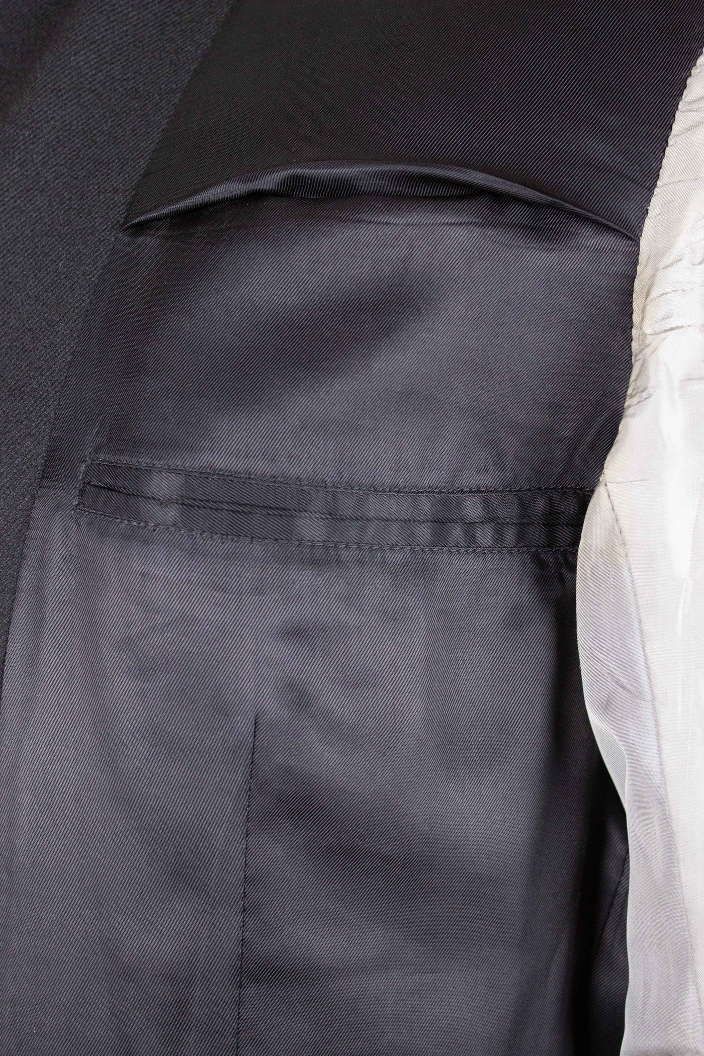 SWEDISH 1940S/1950S DARK GREY TWO PIECE SINGLE BREASTED SUIT BY KABOM. SIZE CA EU 50