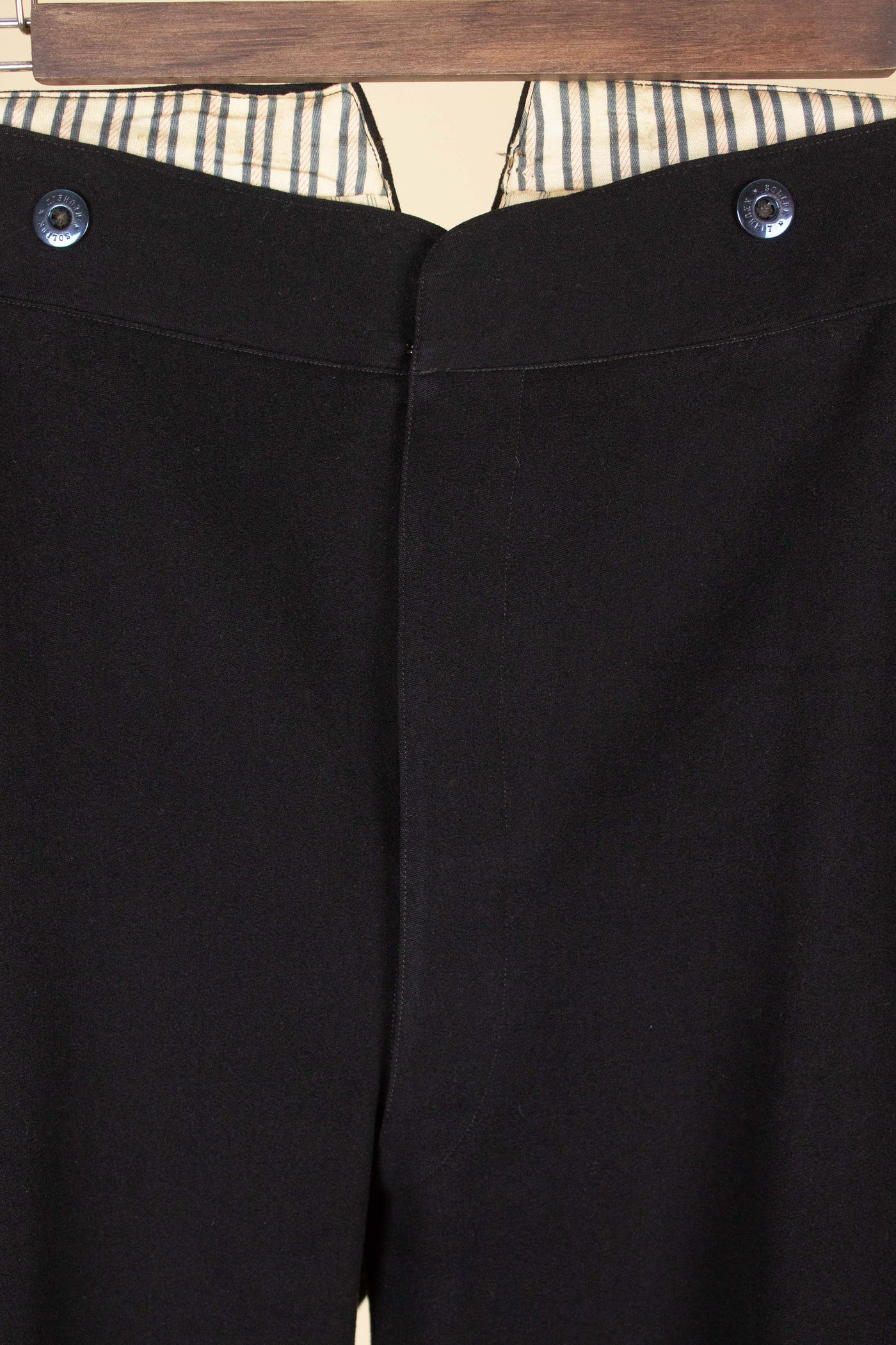 SWEDISH LATE 1800S/EARLY 1900 BLACK THREE PIECE SUIT BY A.B. AXEL KARLSON & CO. SIZE CA EU 46-48