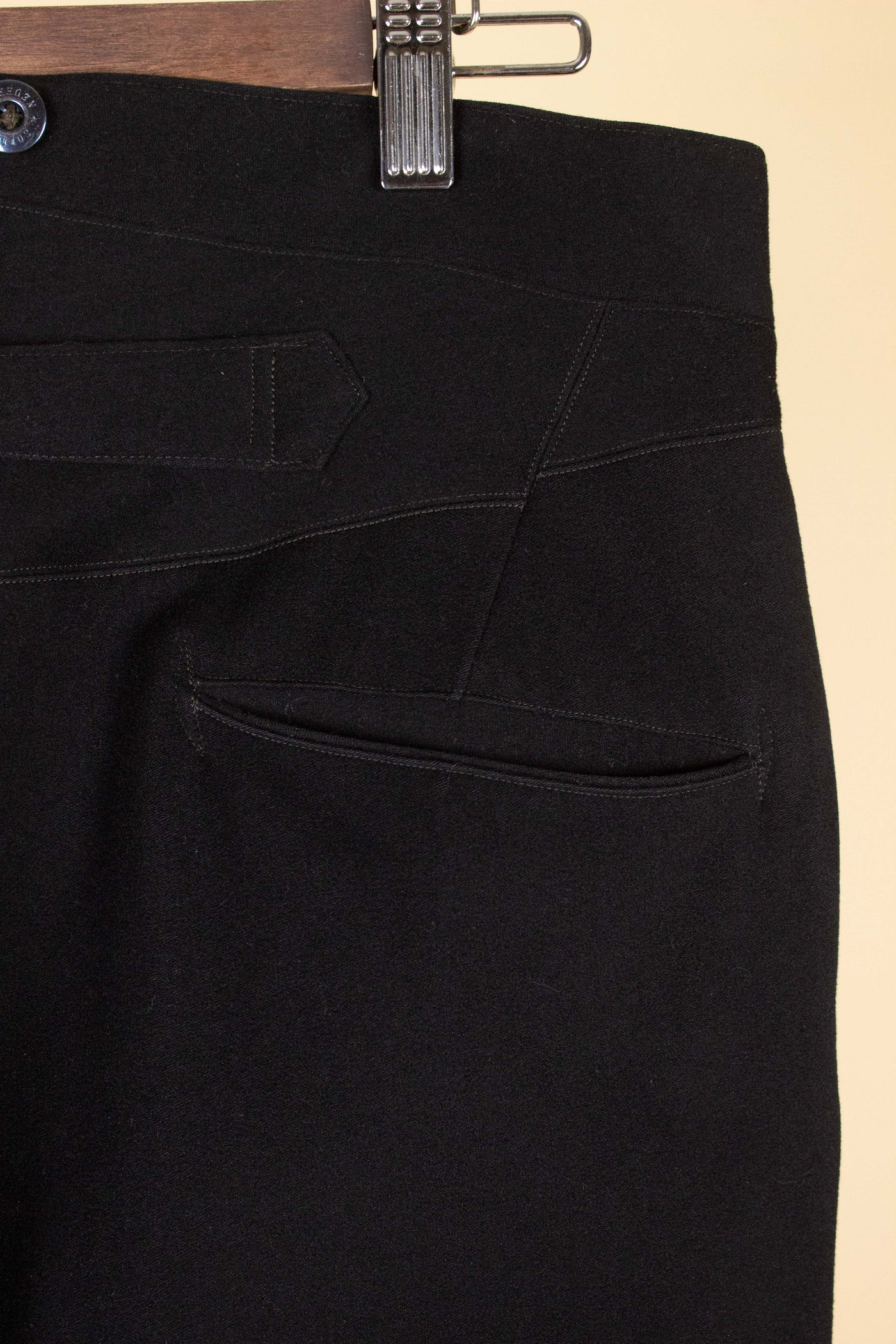 SWEDISH LATE 1800S/EARLY 1900 BLACK THREE PIECE SUIT BY A.B. AXEL KARLSON & CO. SIZE CA EU 46-48