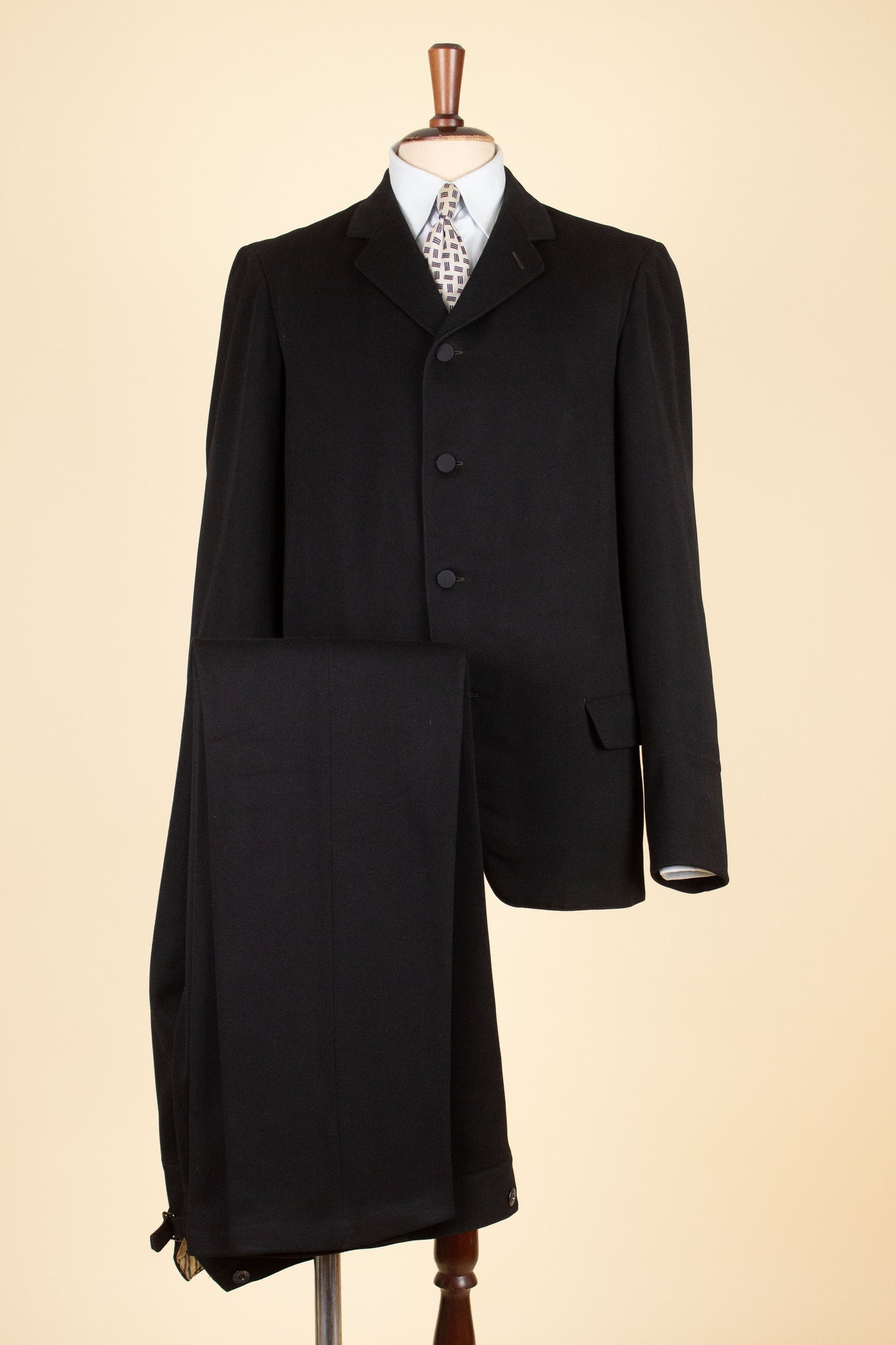 SWEDISH LATE 1800S/EARLY 1900 BLACK THREE PIECE SUIT BY A.B. AXEL KARLSON & CO. SIZE CA EU 46-48