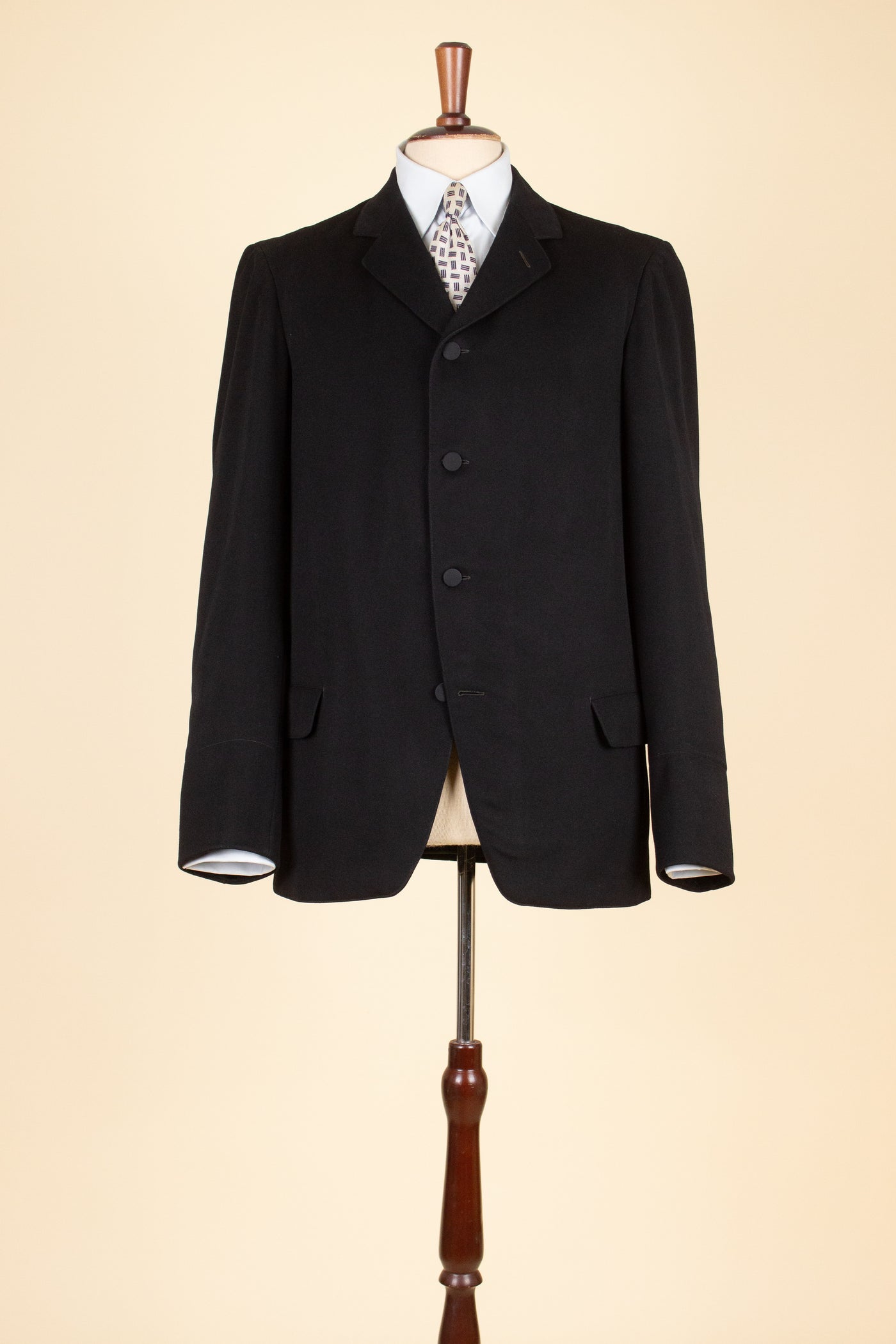 SWEDISH LATE 1800S/EARLY 1900 BLACK THREE PIECE SUIT BY A.B. AXEL KARLSON & CO. SIZE CA EU 46-48