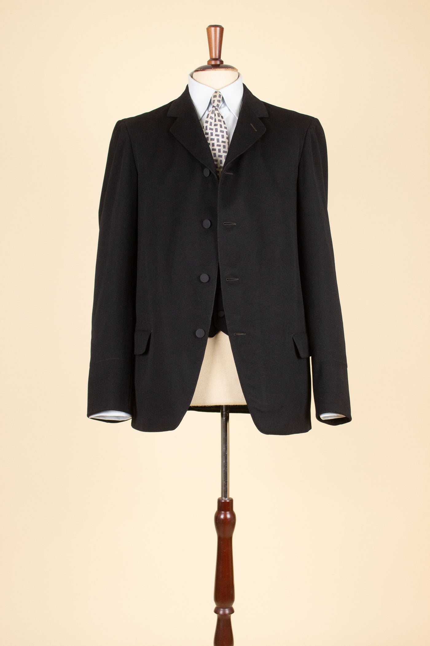 SWEDISH LATE 1800S/EARLY 1900 BLACK THREE PIECE SUIT BY A.B. AXEL KARLSON & CO. SIZE CA EU 46-48