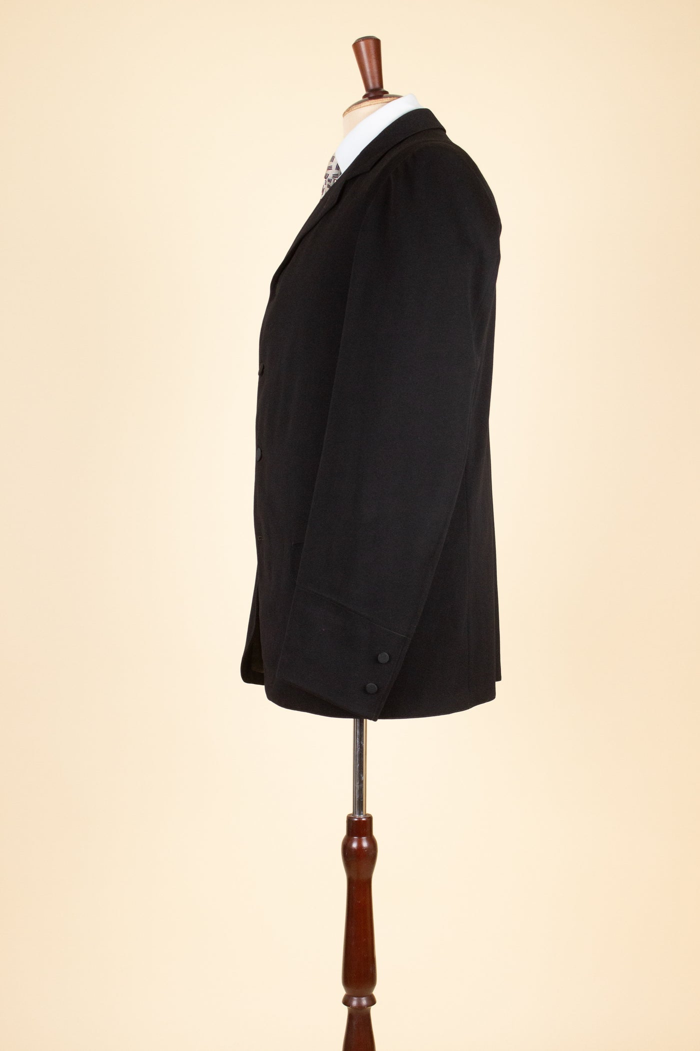 SWEDISH LATE 1800S/EARLY 1900 BLACK THREE PIECE SUIT BY A.B. AXEL KARLSON & CO. SIZE CA EU 46-48