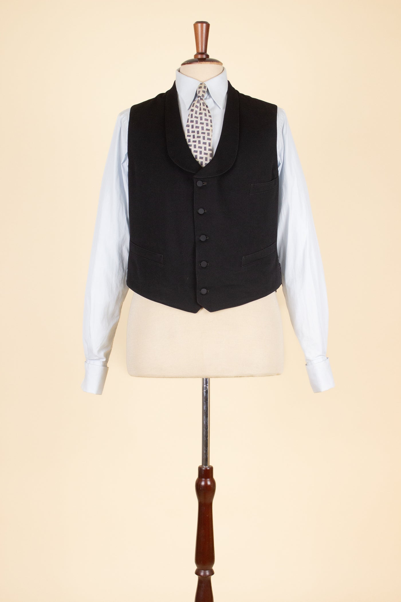 SWEDISH LATE 1800S/EARLY 1900 BLACK THREE PIECE SUIT BY A.B. AXEL KARLSON & CO. SIZE CA EU 46-48