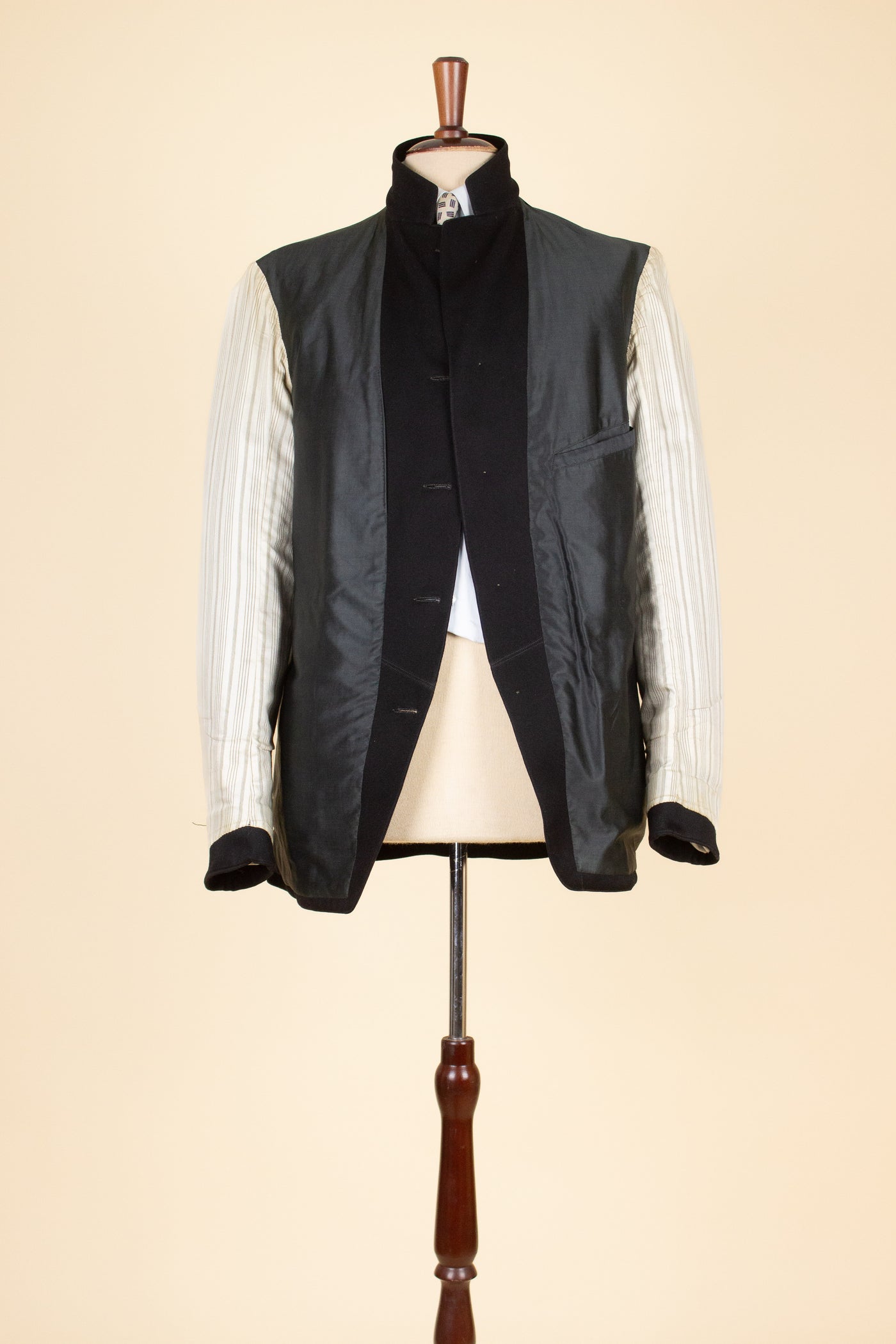 SWEDISH LATE 1800S/EARLY 1900 BLACK THREE PIECE SUIT BY A.B. AXEL KARLSON & CO. SIZE CA EU 46-48
