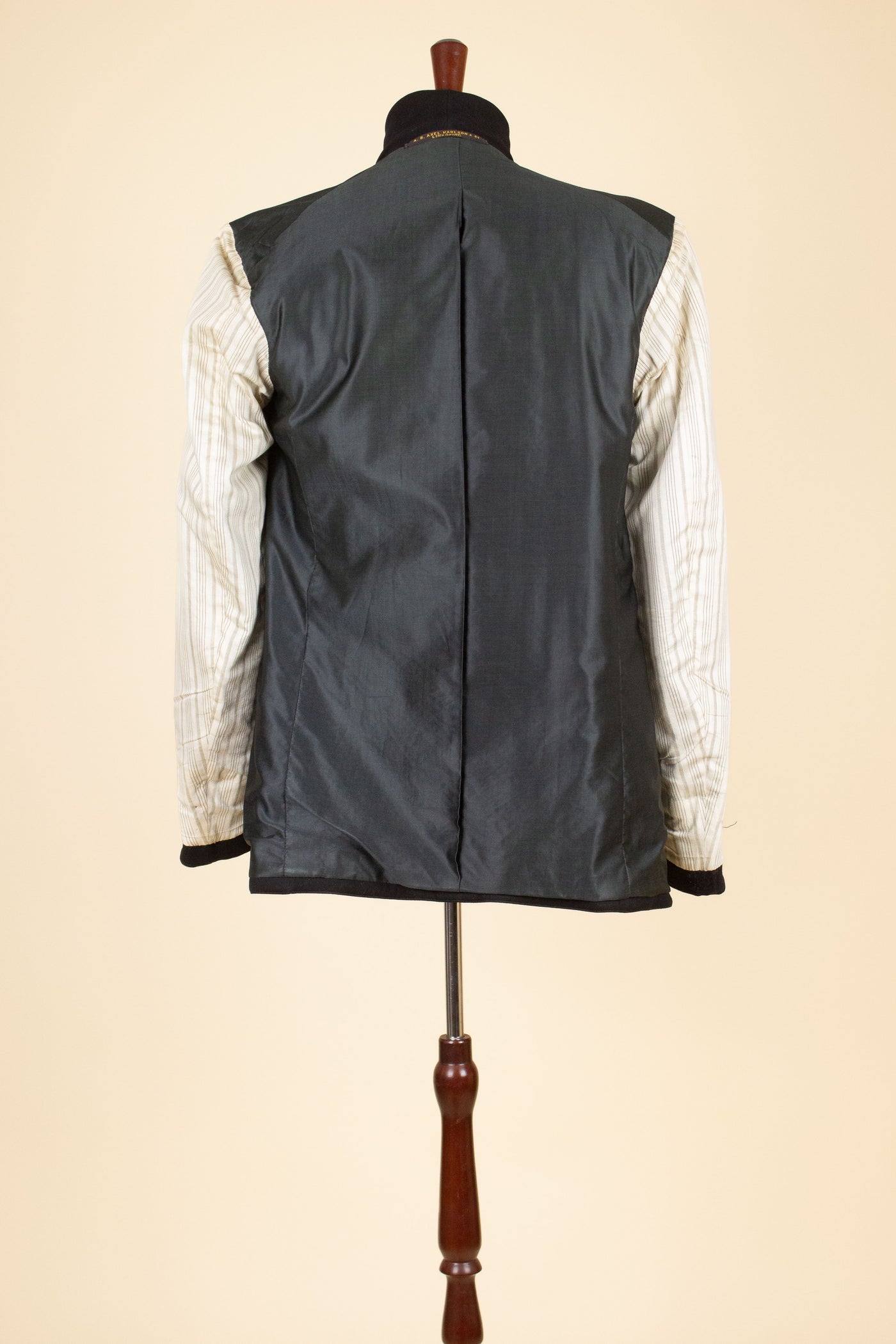 SWEDISH LATE 1800S/EARLY 1900 BLACK THREE PIECE SUIT BY A.B. AXEL KARLSON & CO. SIZE CA EU 46-48