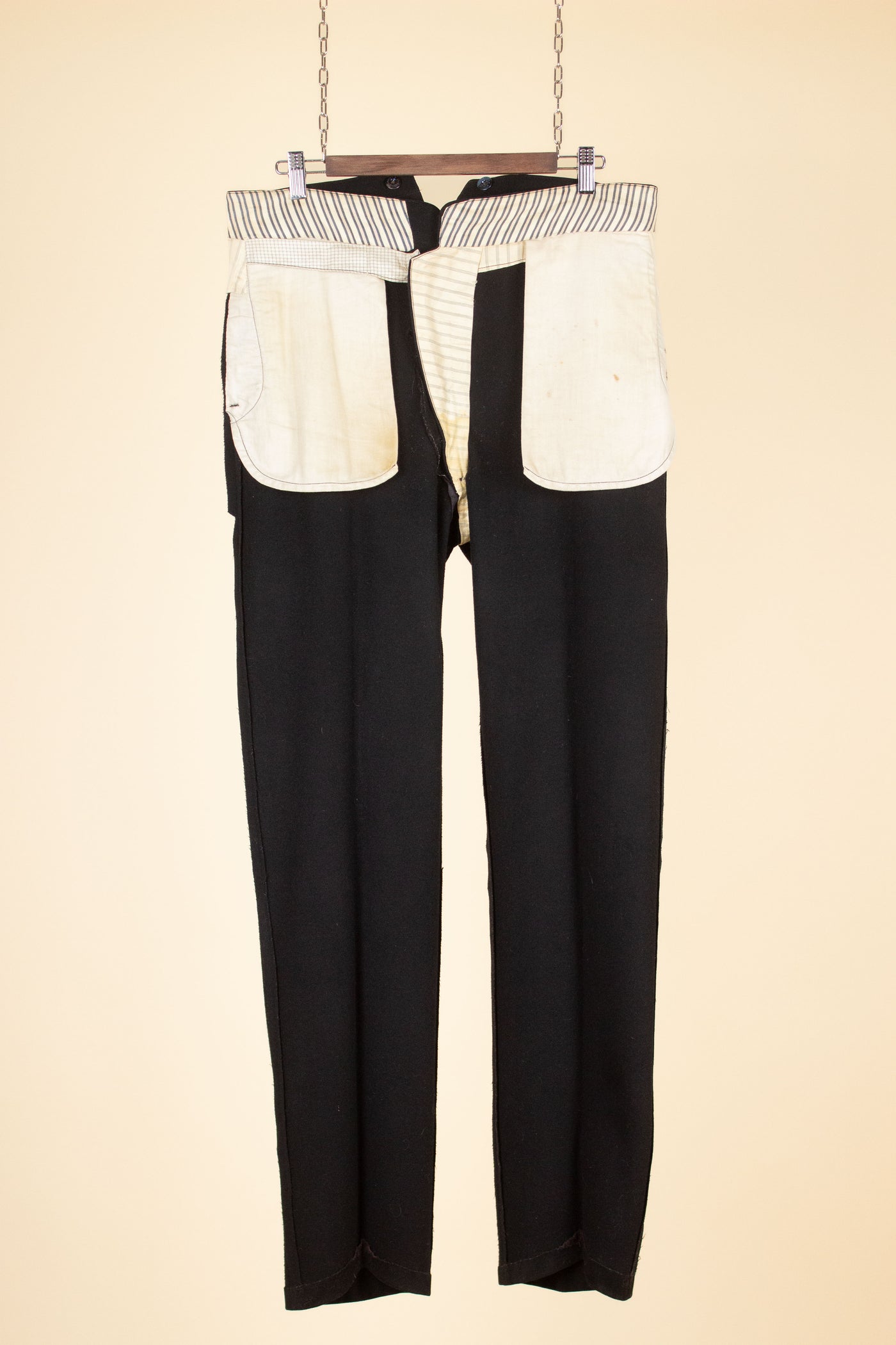 SWEDISH LATE 1800S/EARLY 1900 BLACK THREE PIECE SUIT BY A.B. AXEL KARLSON & CO. SIZE CA EU 46-48
