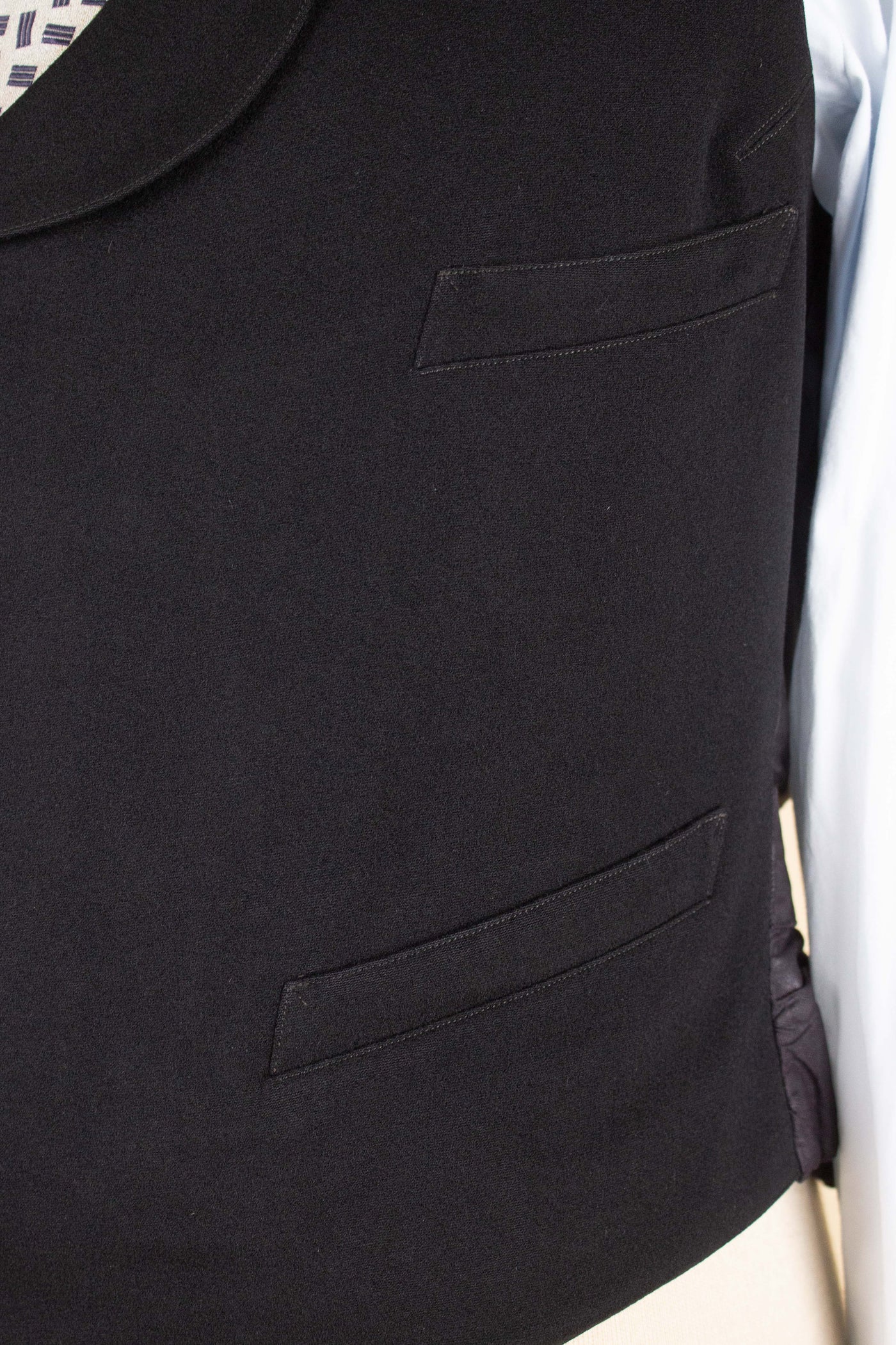 SWEDISH LATE 1800S/EARLY 1900 BLACK THREE PIECE SUIT BY A.B. AXEL KARLSON & CO. SIZE CA EU 46-48