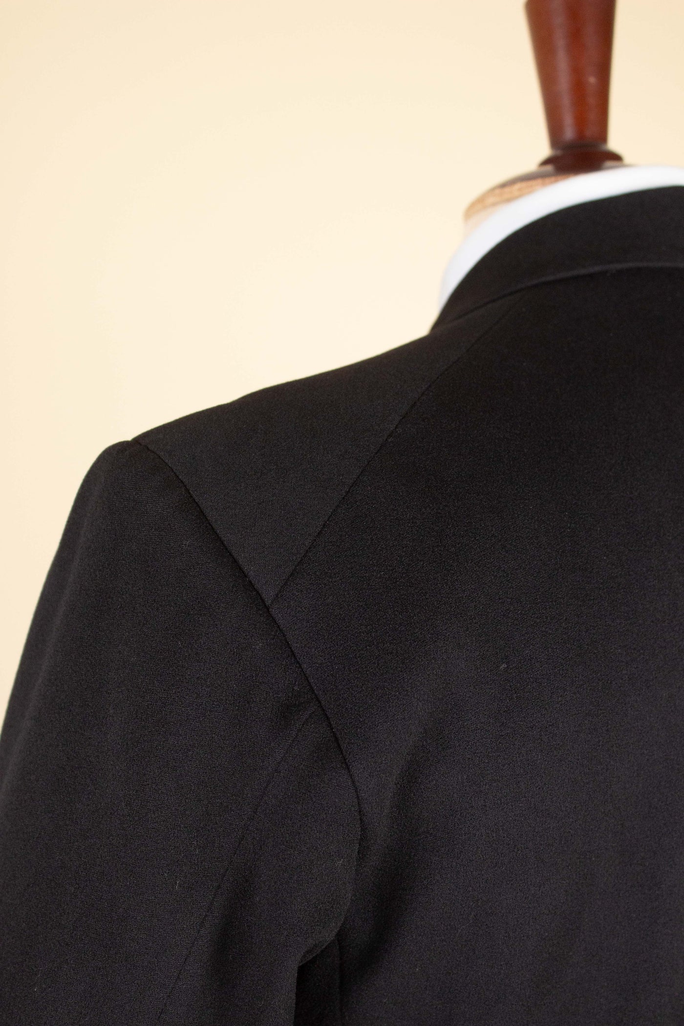 SWEDISH LATE 1800S/EARLY 1900 BLACK THREE PIECE SUIT BY A.B. AXEL KARLSON & CO. SIZE CA EU 46-48