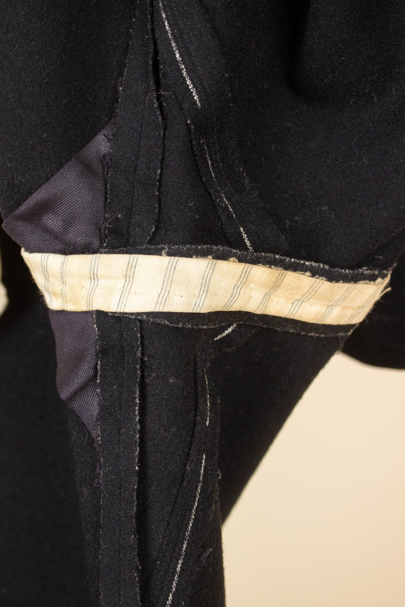 SWEDISH LATE 1800S/EARLY 1900 BLACK THREE PIECE SUIT BY A.B. AXEL KARLSON & CO. SIZE CA EU 46-48
