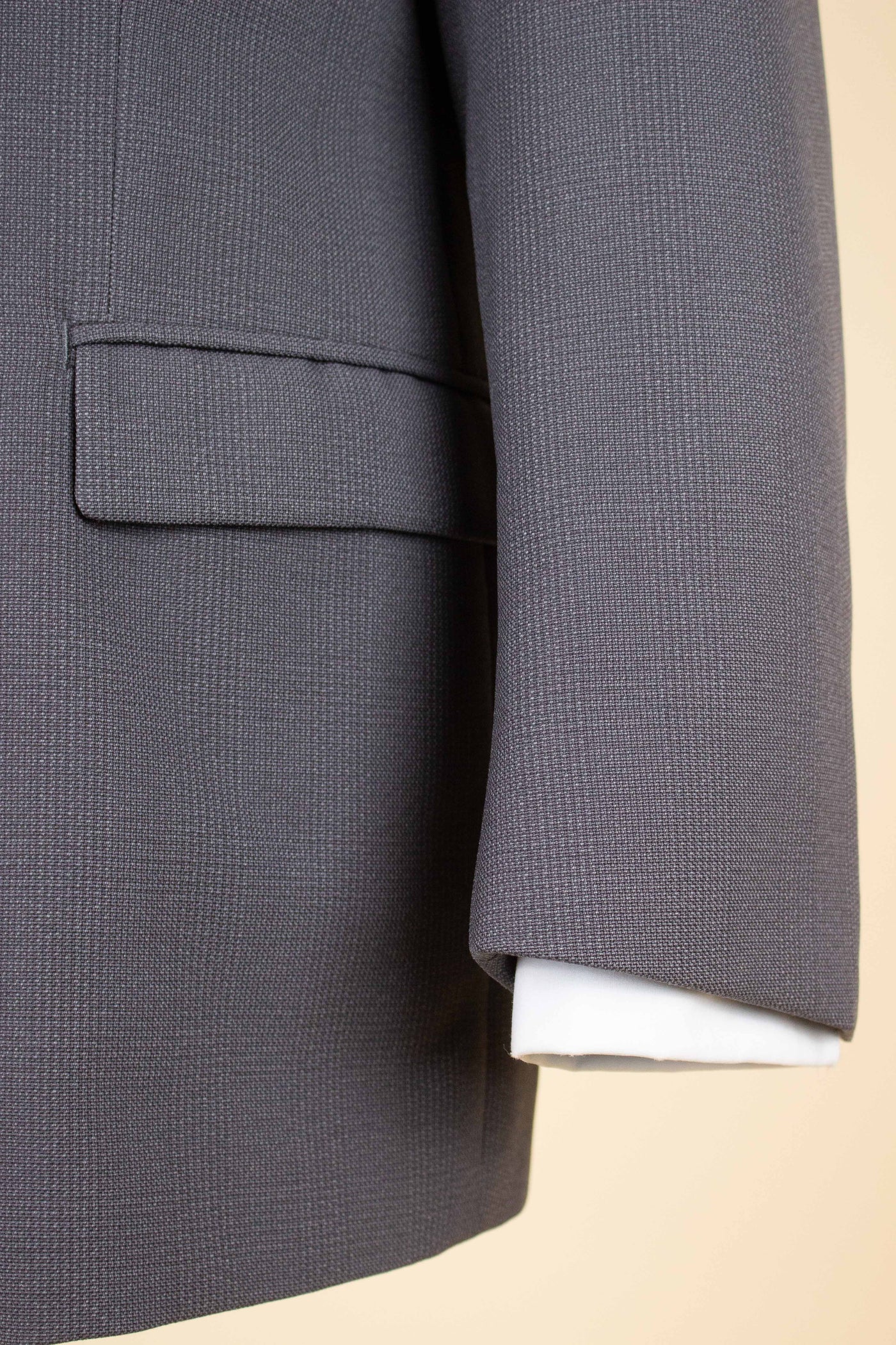 SWEDISH 1940S/1950S GREY PRINCE OF WALES CHECK TWO PIECE SUIT BY ÖRNKLÄDER. SIZE CA EU 50-52