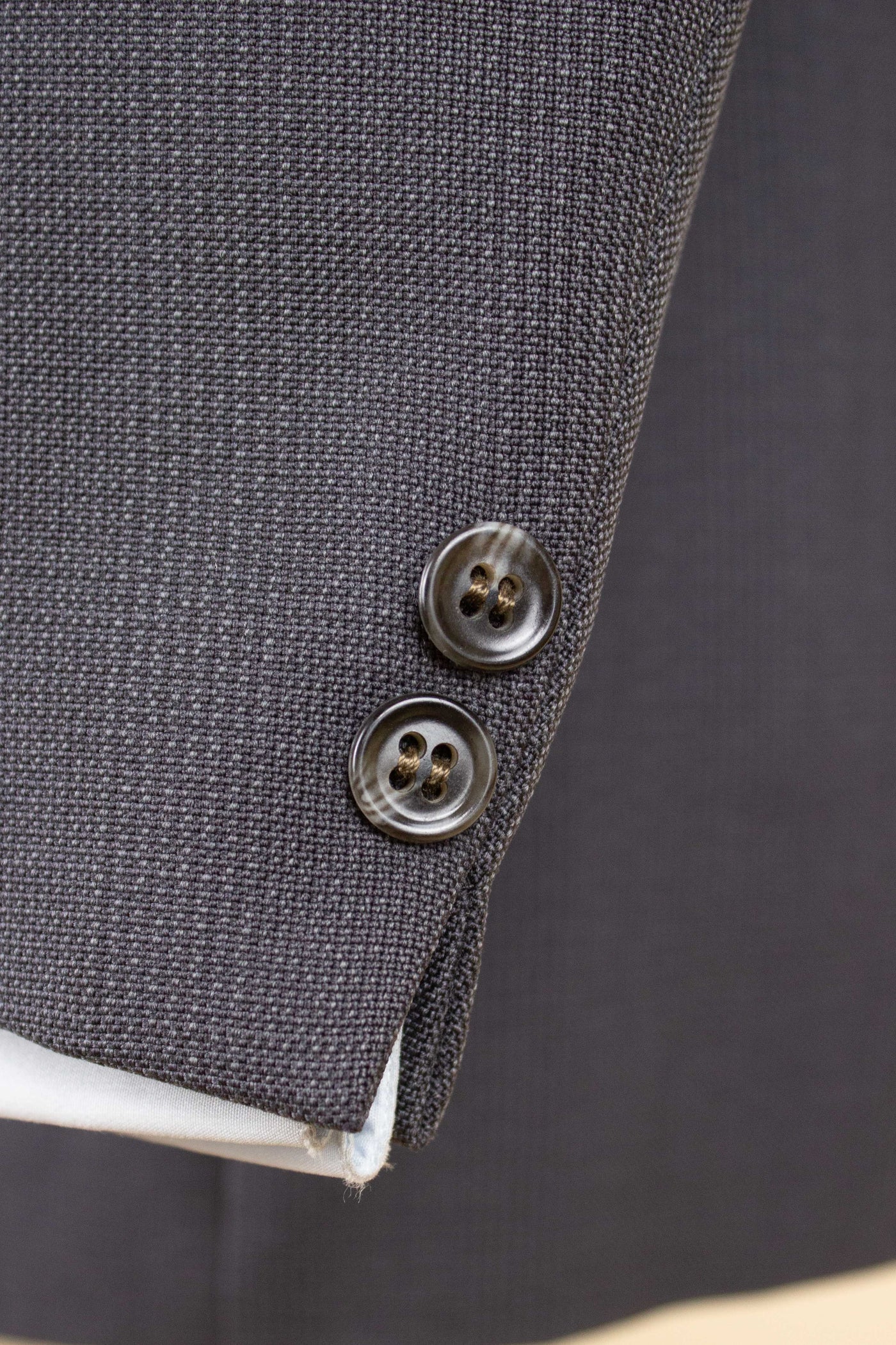 SWEDISH 1940S/1950S GREY PRINCE OF WALES CHECK TWO PIECE SUIT BY ÖRNKLÄDER. SIZE CA EU 50-52