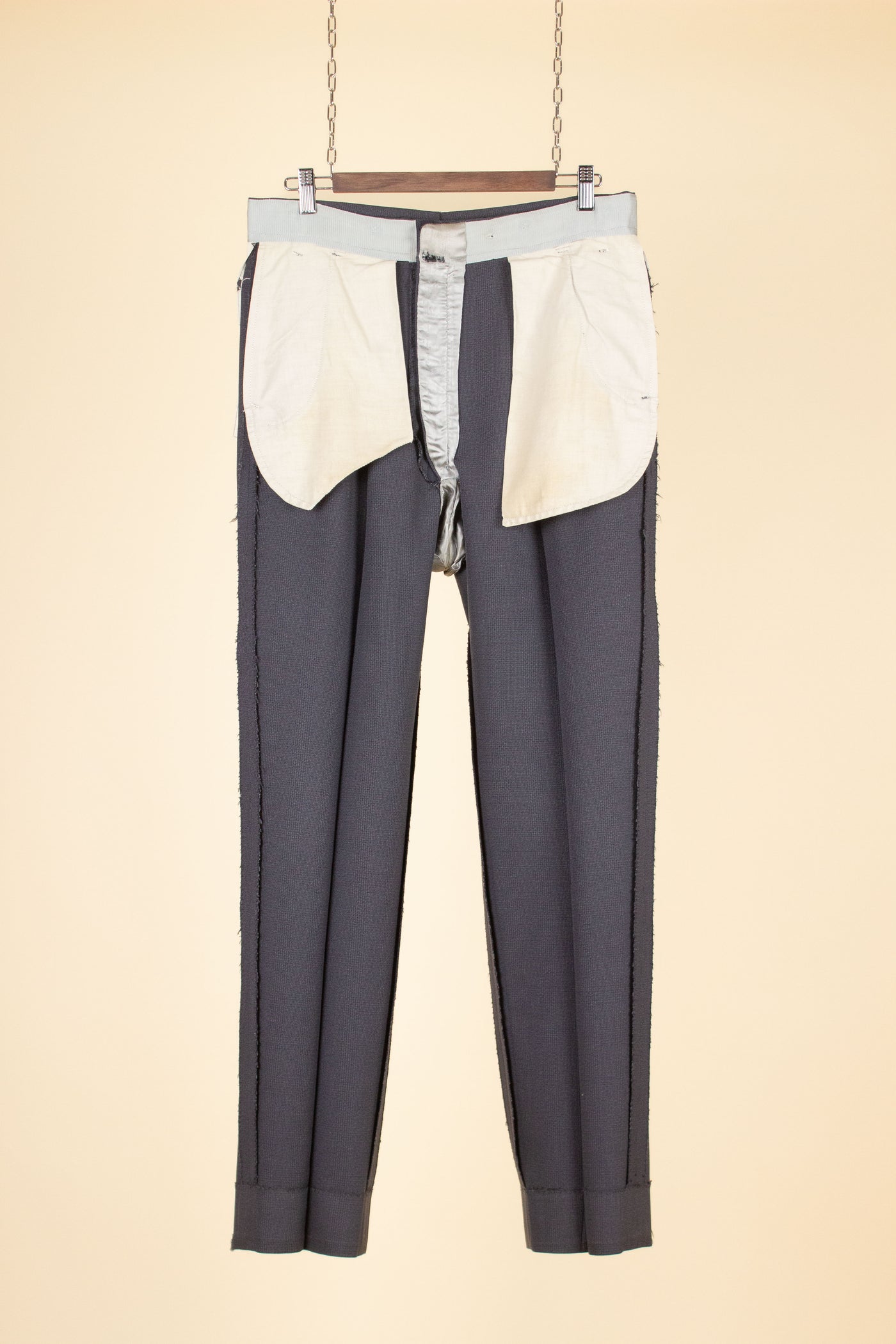 SWEDISH 1940S/1950S GREY PRINCE OF WALES CHECK TWO PIECE SUIT BY ÖRNKLÄDER. SIZE CA EU 50-52