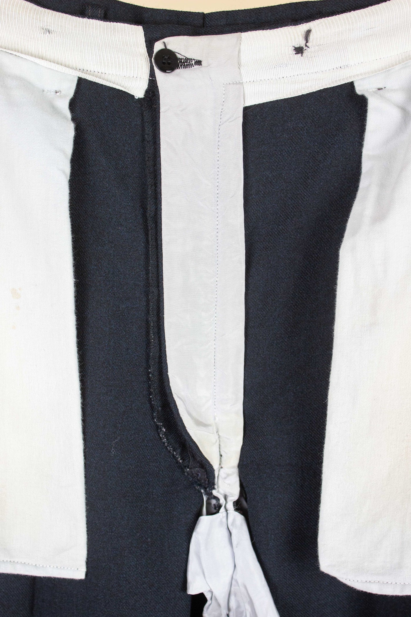 SWEDISH 1950S GREY-BLUE TWO PIECE SINGLE BREASTED SUIT BY STADION. SIZE CA EU 50