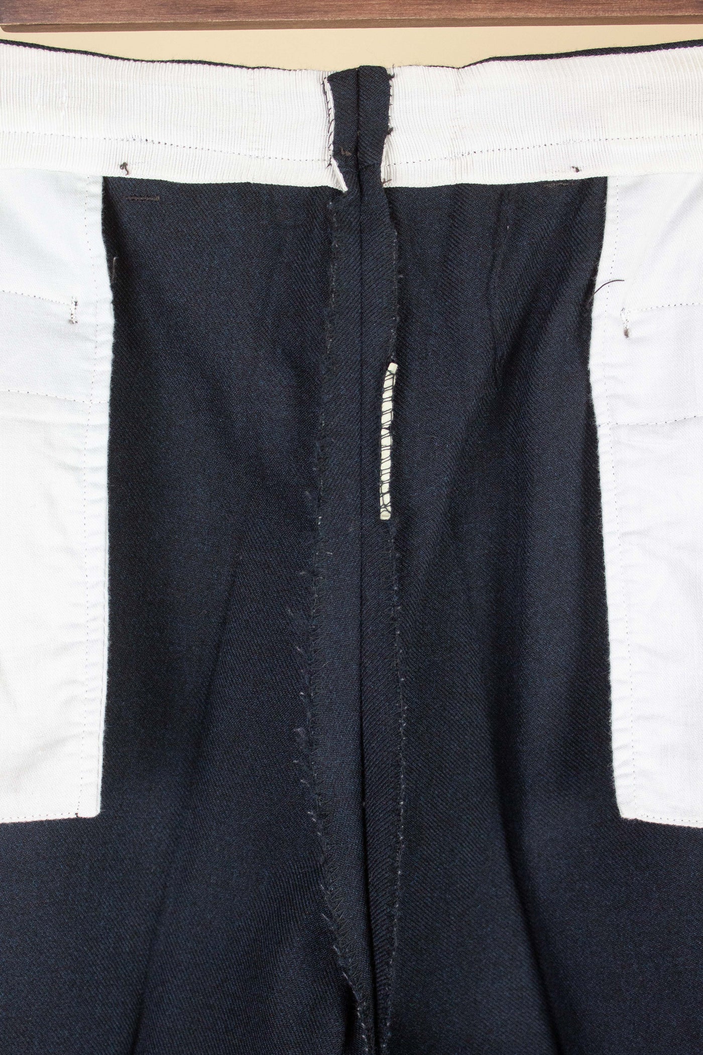 SWEDISH 1950S GREY-BLUE TWO PIECE SINGLE BREASTED SUIT BY STADION. SIZE CA EU 50