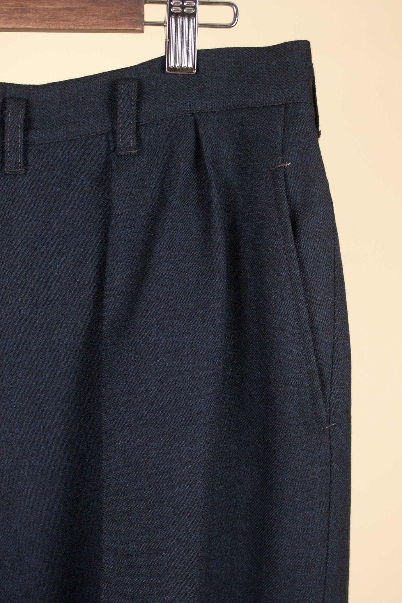 SWEDISH 1950S GREY-BLUE TWO PIECE SINGLE BREASTED SUIT BY STADION. SIZE CA EU 50