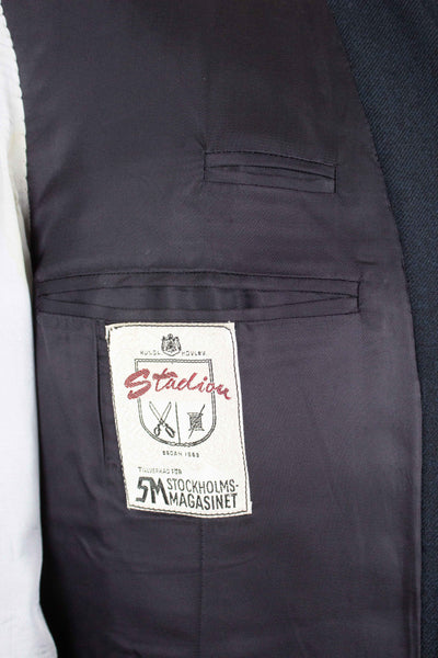 SWEDISH 1950S GREY-BLUE TWO PIECE SINGLE BREASTED SUIT BY STADION. SIZE CA EU 50