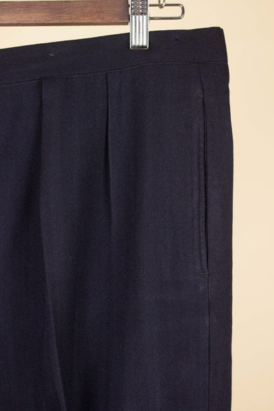SWEDISH 1942 DARK BLUE STRIPED THREE PIECE BESPOKE SUIT BY STRÖMS. SIZE CA EU 52-54