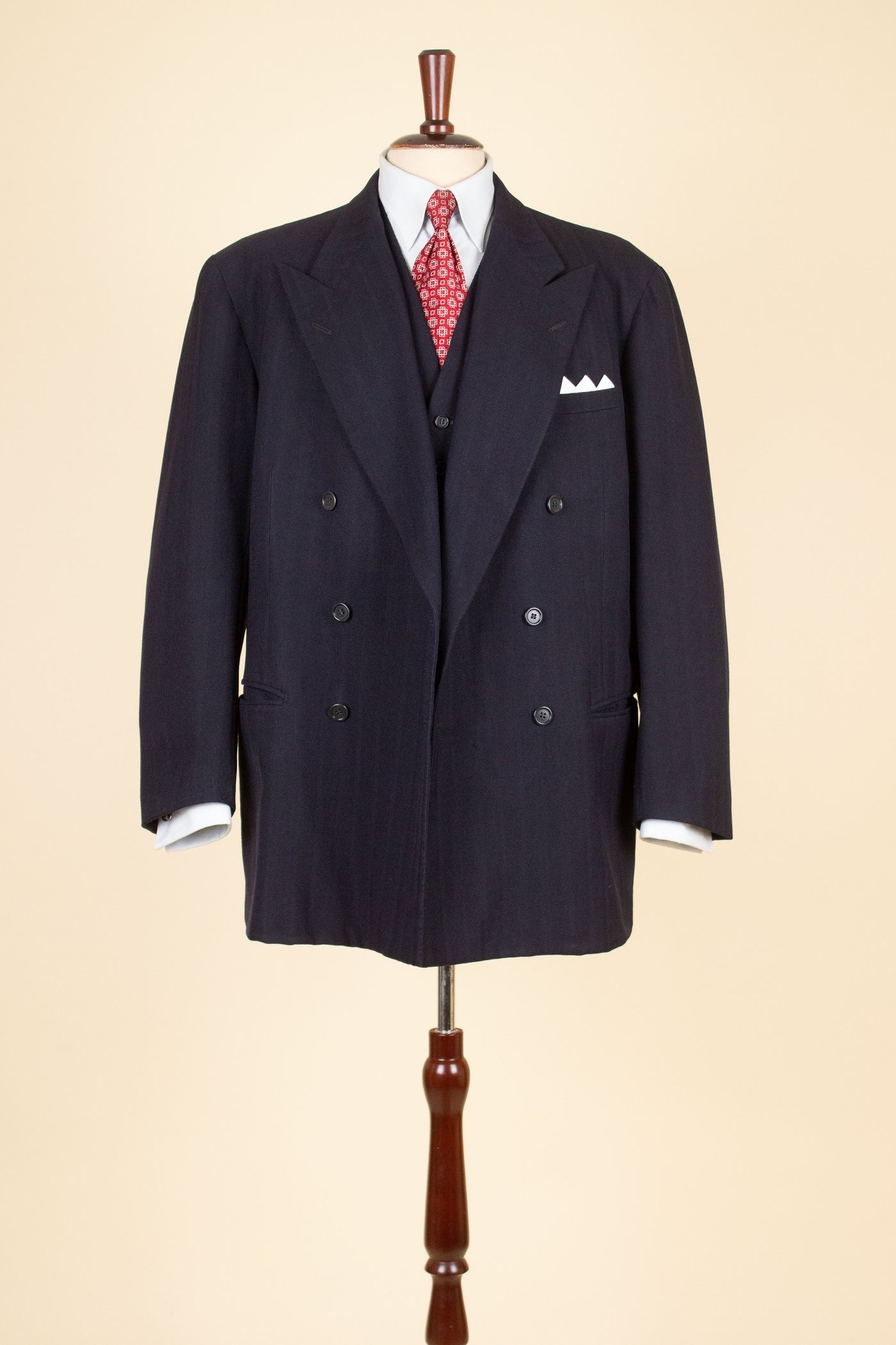 SWEDISH 1942 DARK BLUE STRIPED THREE PIECE BESPOKE SUIT BY STRÖMS. SIZE CA EU 52-54