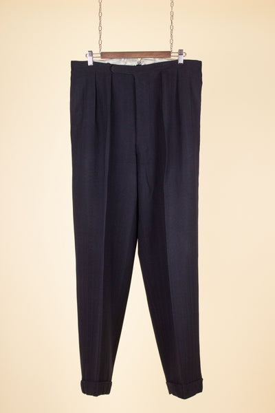 SWEDISH 1942 DARK BLUE STRIPED THREE PIECE BESPOKE SUIT BY STRÖMS. SIZE CA EU 52-54