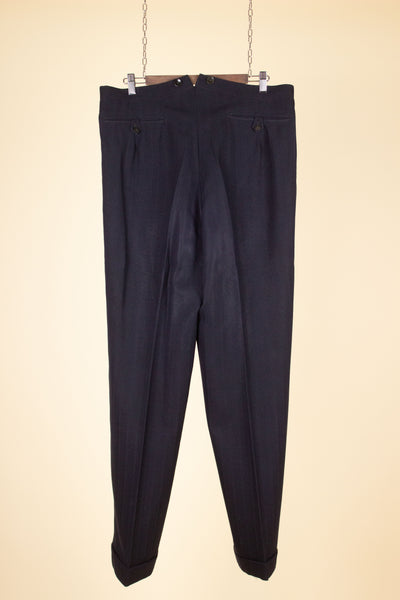 SWEDISH 1942 DARK BLUE STRIPED THREE PIECE BESPOKE SUIT BY STRÖMS. SIZE CA EU 52-54