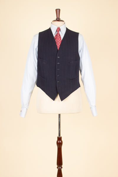 SWEDISH 1942 DARK BLUE STRIPED THREE PIECE BESPOKE SUIT BY STRÖMS. SIZE CA EU 52-54