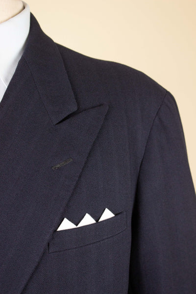 SWEDISH 1942 DARK BLUE STRIPED THREE PIECE BESPOKE SUIT BY STRÖMS. SIZE CA EU 52-54