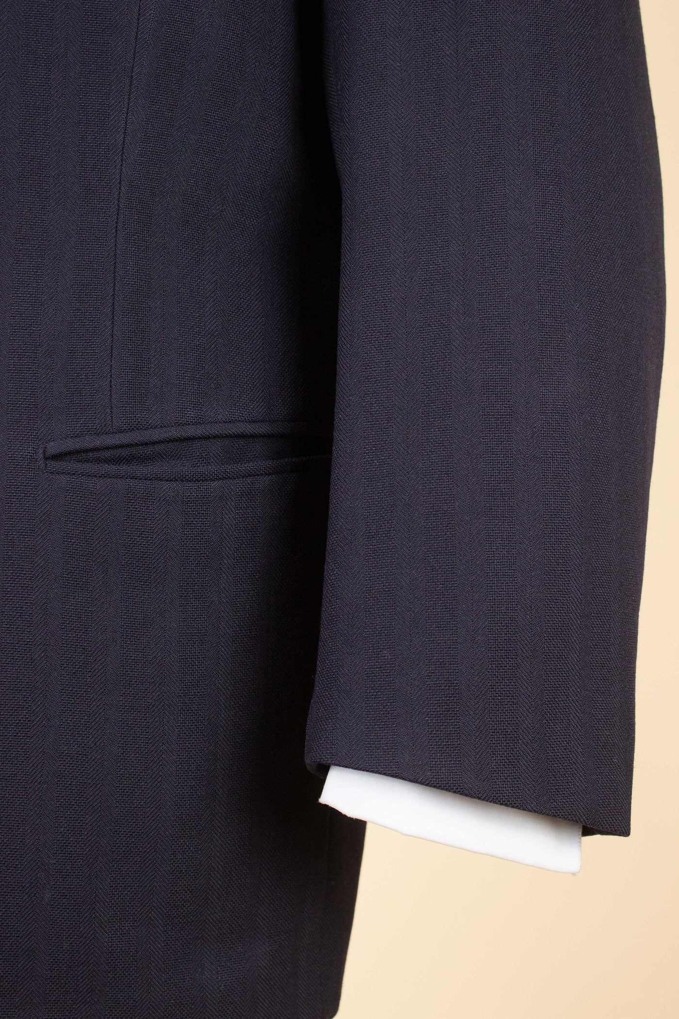 SWEDISH 1942 DARK BLUE STRIPED THREE PIECE BESPOKE SUIT BY STRÖMS. SIZE CA EU 52-54
