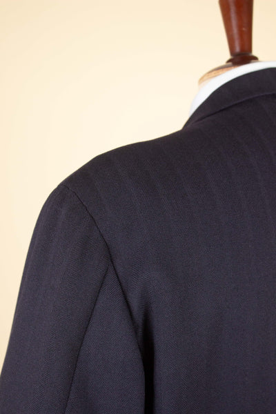 SWEDISH 1942 DARK BLUE STRIPED THREE PIECE BESPOKE SUIT BY STRÖMS. SIZE CA EU 52-54