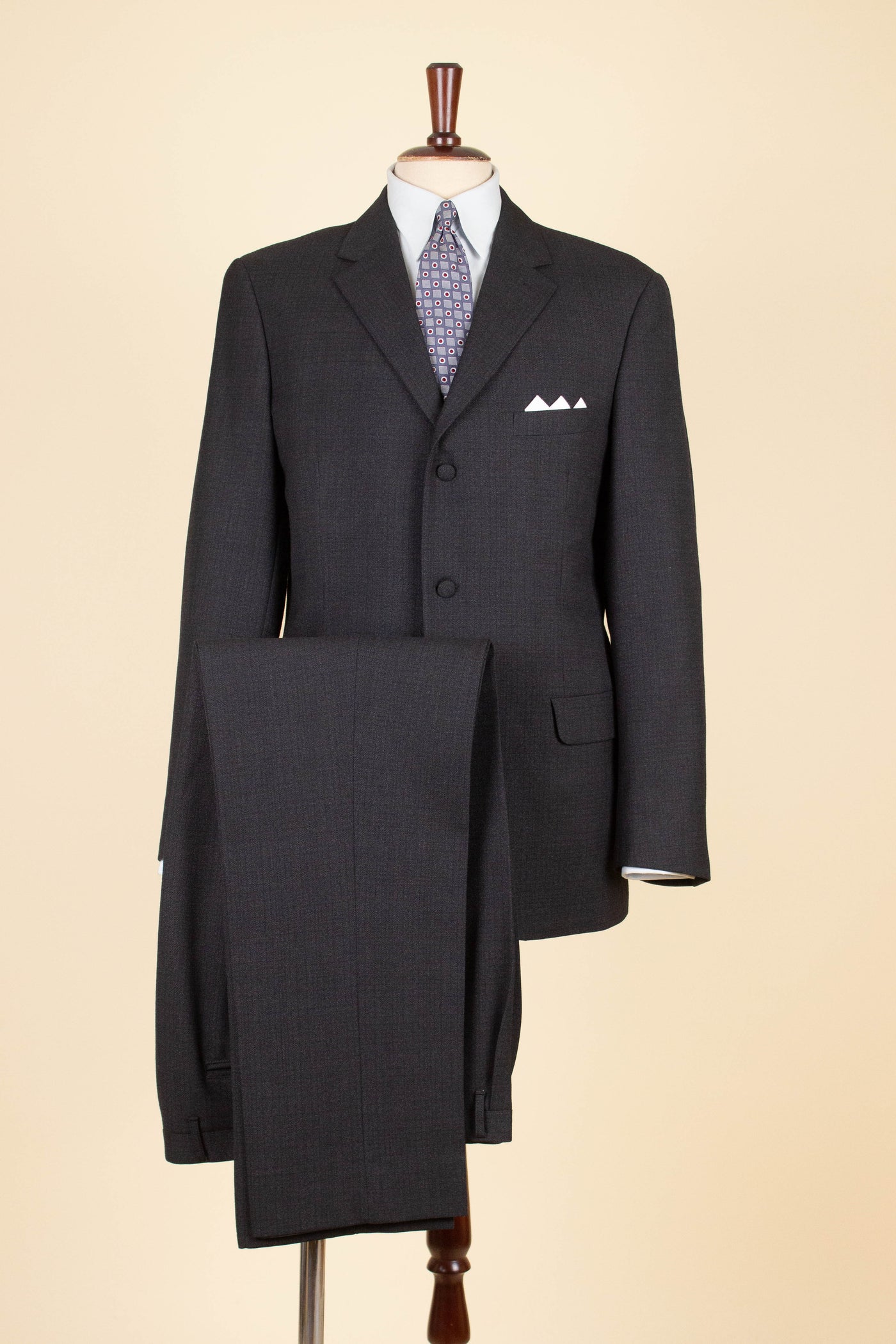 SWEDISH 1960S DARK GREY TWO PIECE SINGE BREASTED SUIT BY ELSON. SIZE CA EU 48