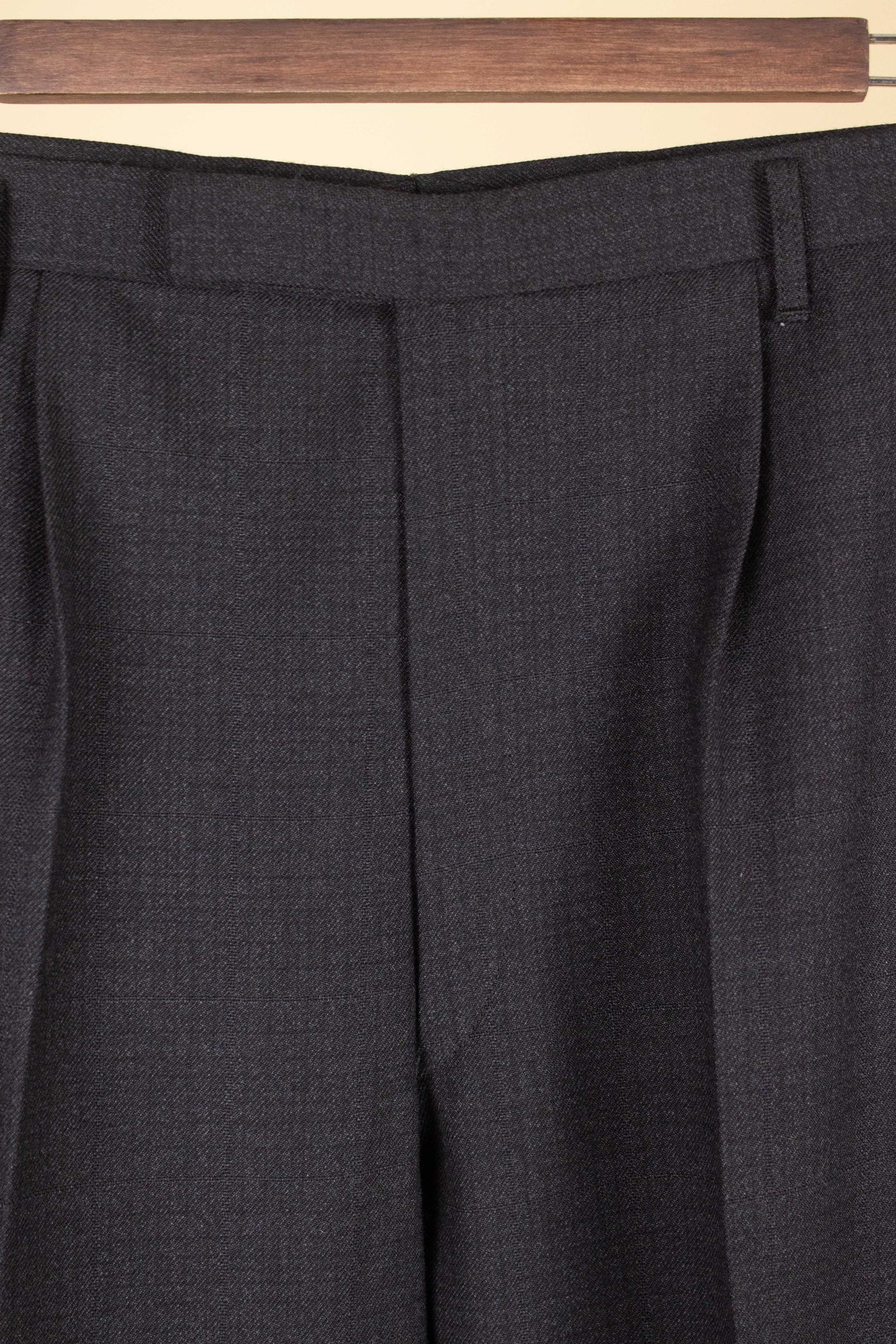 SWEDISH 1960S DARK GREY TWO PIECE SINGE BREASTED SUIT BY ELSON. SIZE CA EU 48