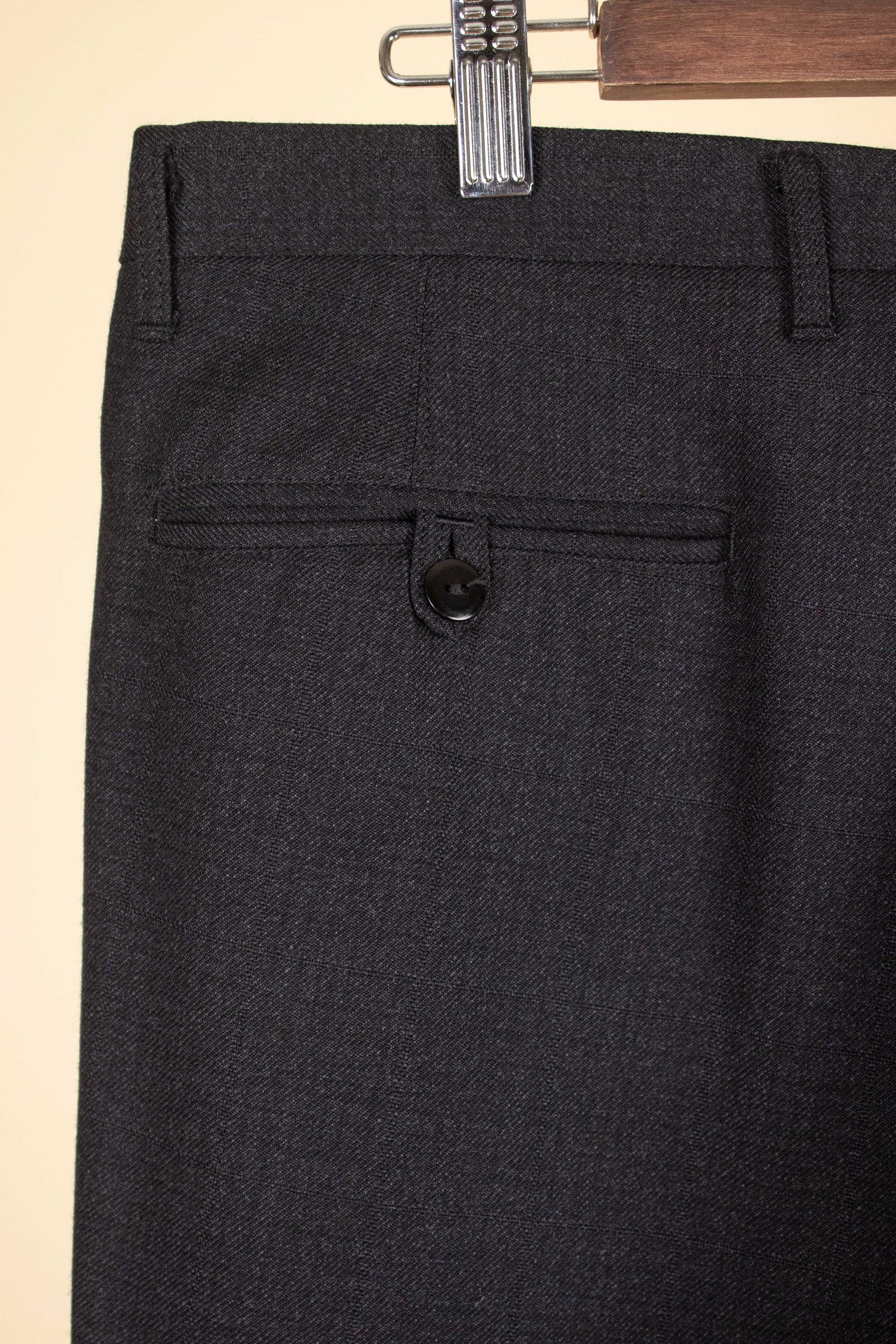 SWEDISH 1960S DARK GREY TWO PIECE SINGE BREASTED SUIT BY ELSON. SIZE CA EU 48