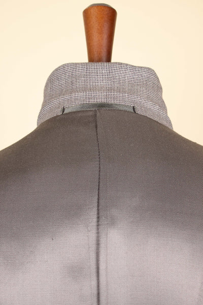 SWEDISH 1940S LIGHT GREY-BEIGE SMALL PATTERNED TWO PIECE SINGLE BREASTED SUIT. SIZE CA EU 54