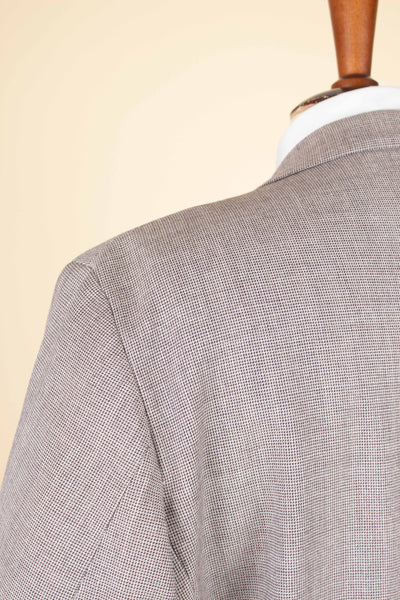 SWEDISH 1940S LIGHT GREY-BEIGE SMALL PATTERNED TWO PIECE SINGLE BREASTED SUIT. SIZE CA EU 54