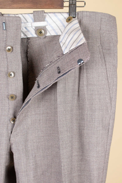 SWEDISH 1940S LIGHT GREY-BEIGE SMALL PATTERNED TWO PIECE SINGLE BREASTED SUIT. SIZE CA EU 54