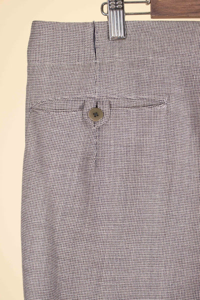 SWEDISH 1940S LIGHT GREY-BEIGE SMALL PATTERNED TWO PIECE SINGLE BREASTED SUIT. SIZE CA EU 54