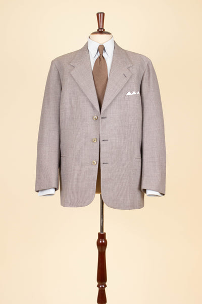 SWEDISH 1940S LIGHT GREY-BEIGE SMALL PATTERNED TWO PIECE SINGLE BREASTED SUIT. SIZE CA EU 54