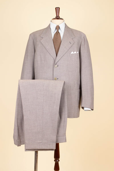 SWEDISH 1940S LIGHT GREY-BEIGE SMALL PATTERNED TWO PIECE SINGLE BREASTED SUIT. SIZE CA EU 54
