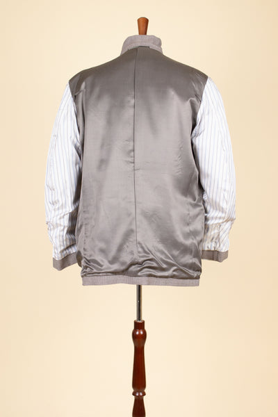 SWEDISH 1940S LIGHT GREY-BEIGE SMALL PATTERNED TWO PIECE SINGLE BREASTED SUIT. SIZE CA EU 54
