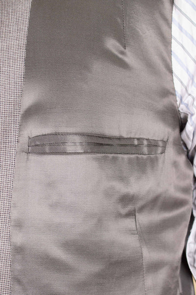 SWEDISH 1940S LIGHT GREY-BEIGE SMALL PATTERNED TWO PIECE SINGLE BREASTED SUIT. SIZE CA EU 54