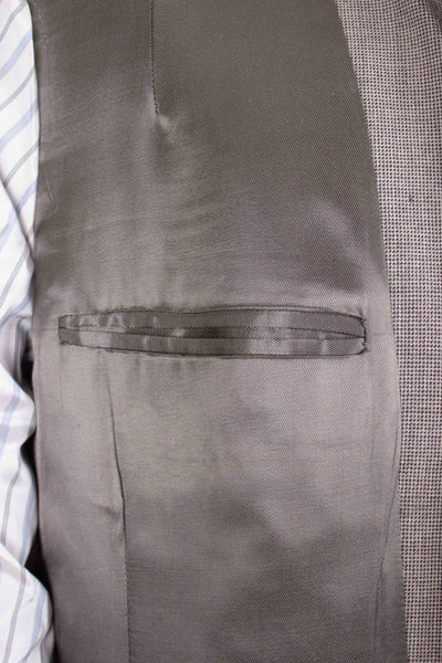 SWEDISH 1940S LIGHT GREY-BEIGE SMALL PATTERNED TWO PIECE SINGLE BREASTED SUIT. SIZE CA EU 54