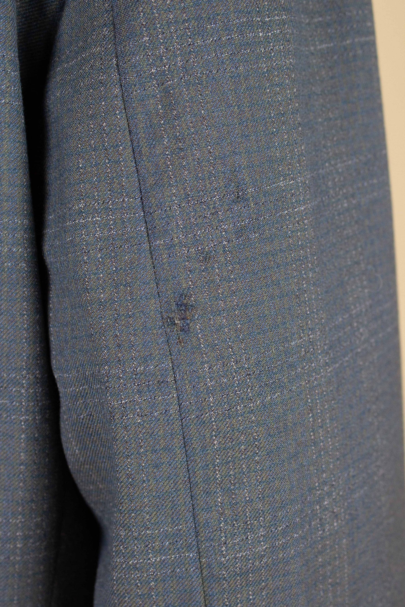 SWEDISH 1950S BLUE-GREEN CHECKERED TWO PIECE SUIT BY ESSGE. SIZE CA EU 50 LONG