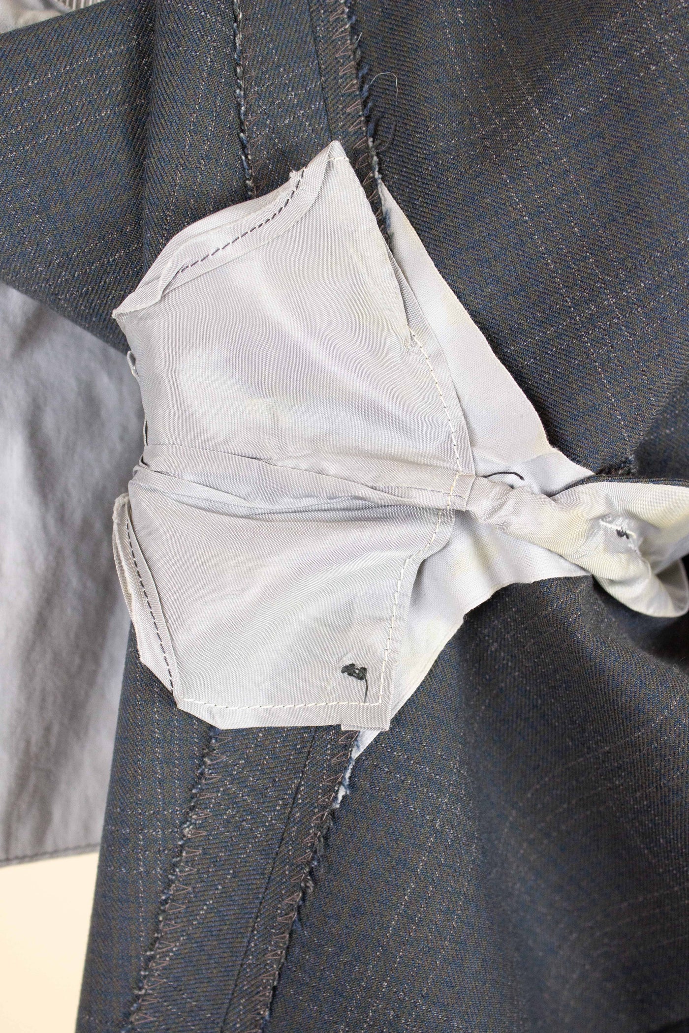 SWEDISH 1950S BLUE-GREEN CHECKERED TWO PIECE SUIT BY ESSGE. SIZE CA EU 50 LONG