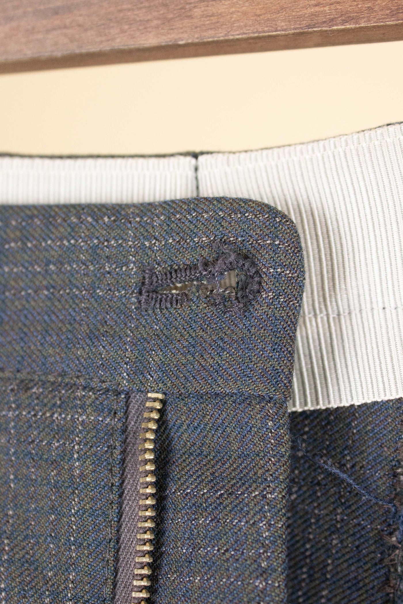 SWEDISH 1950S BLUE-GREEN CHECKERED TWO PIECE SUIT BY ESSGE. SIZE CA EU 50 LONG